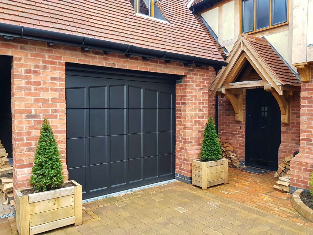 Motorised garage doors processed by atomjpeg 1.5.0n
